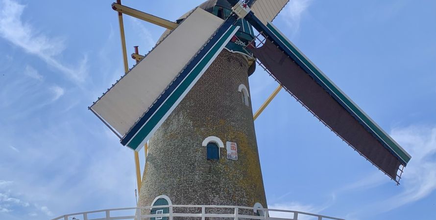 Het draaiend houden van een monument