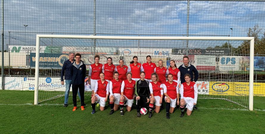 vv De Fendert Dames 1 vermaakt het publiek