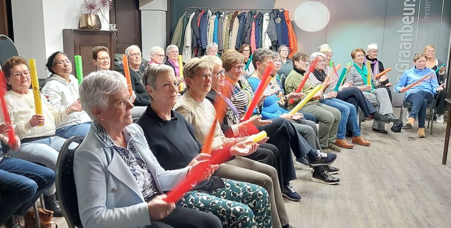 Harry Hendriks te gast bij Vrouwenvereniging Fijnaart en Omstreken