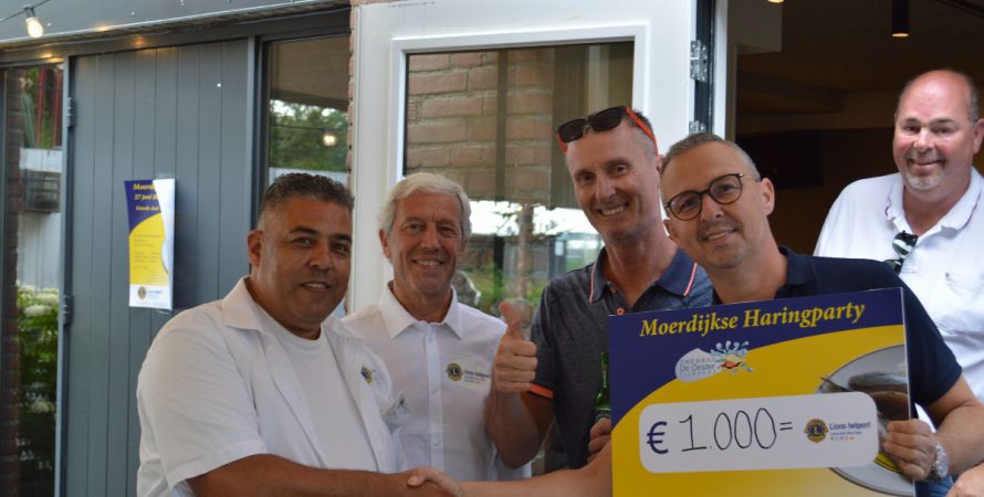 Lionsclub Moerdijk organiseerde geslaagde haringparty