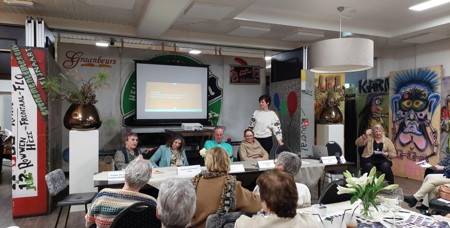 Raadsleden te gast bij Vrouwenvereniging Fijnaart en Omstreken