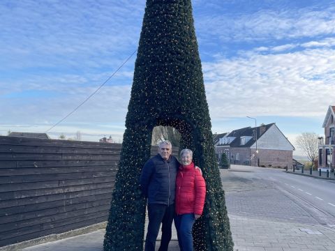 Mooie Kerstboom geplaatst de de gemeente Moerdijk, gemaakt door Piet Bom